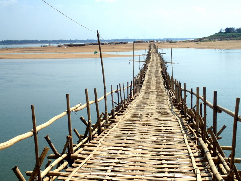 Il ponte di bamboo di Kampong Cham, Cambogia