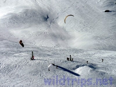 Ski and snow: snowboarding with a kite in the Italian Alps