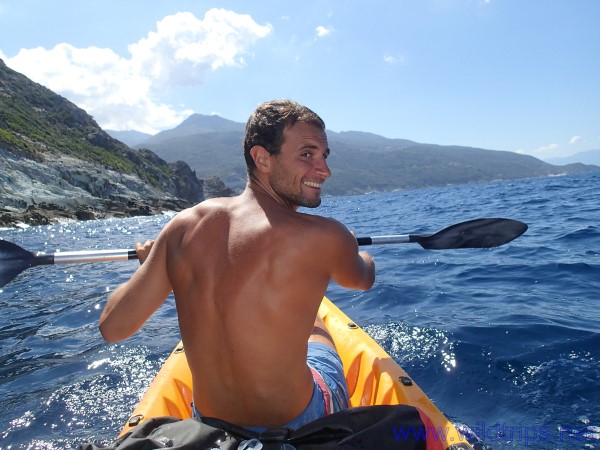 In canoa lungo il dito, Corsica