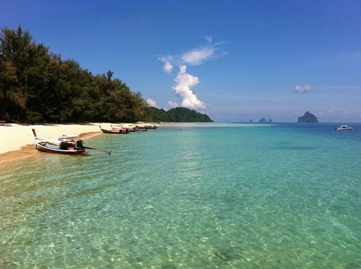 Spiaggia su isola della Thailandia