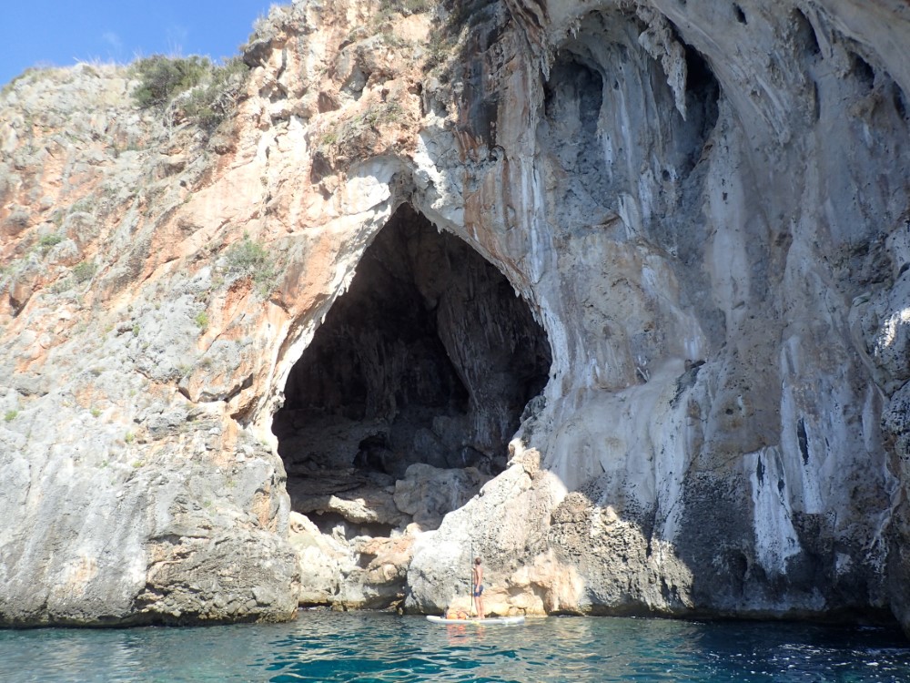 Grotta nella costa degli Infreschi
