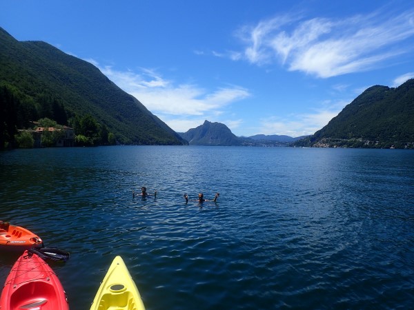 Bagno nel lago di Lugano