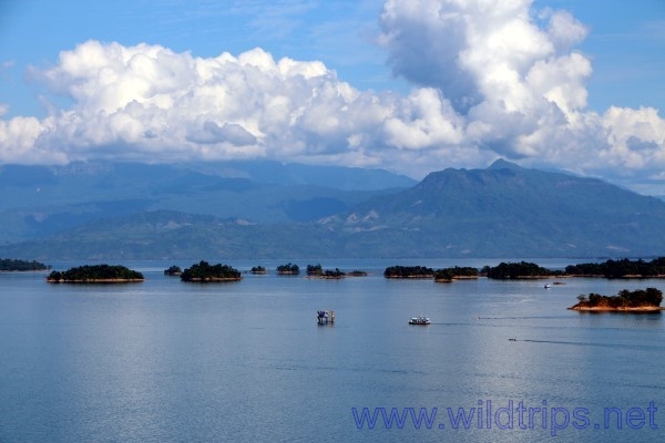 Lago artificiale nel Laos centrale